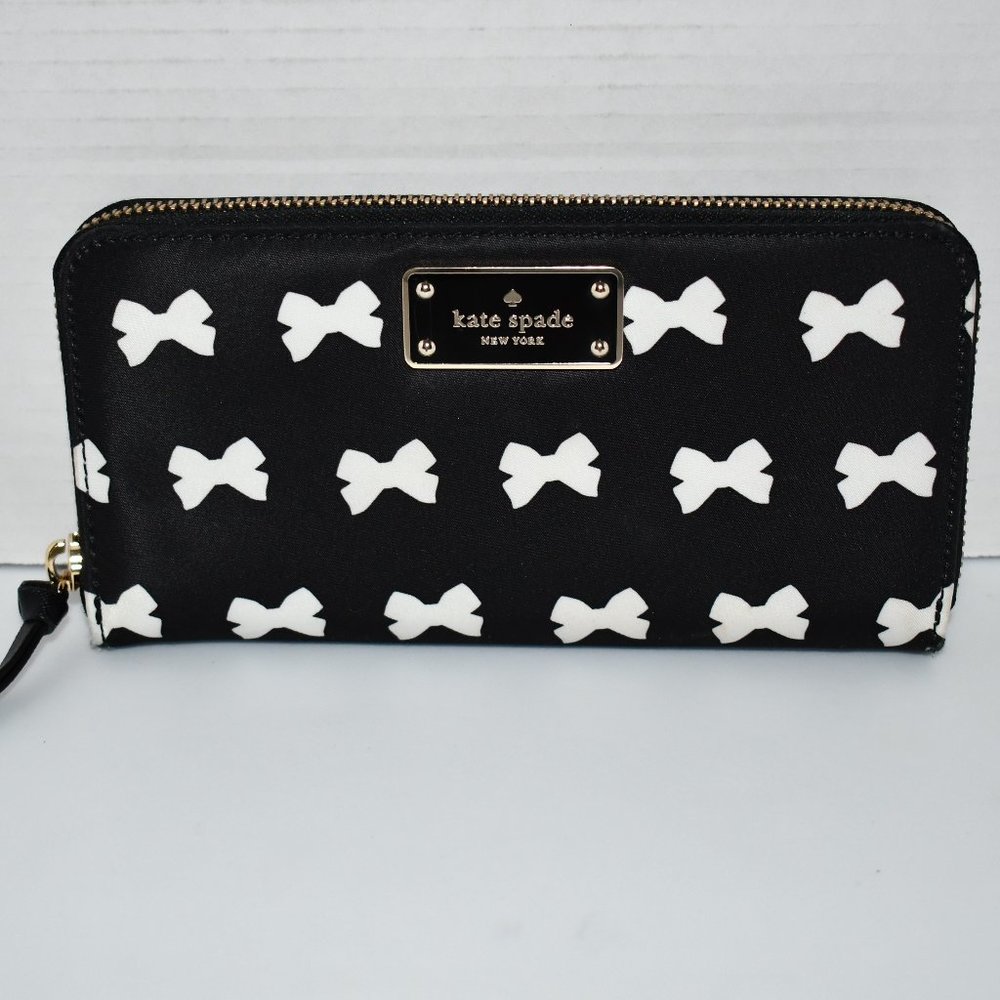 kate spade  Neda Bow Tie Nylon Zip Around Continental Wallet Great Conditon